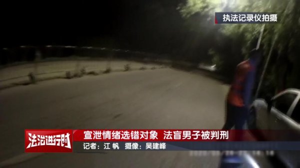 智慧优配 北京一男子向路中间扔水泥块，获刑11个月
